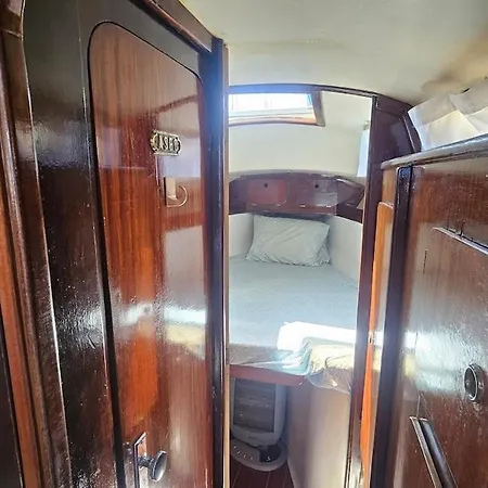 船上ホテル Boat Puma 34 *