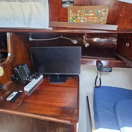 船上ホテル Boat Puma 34