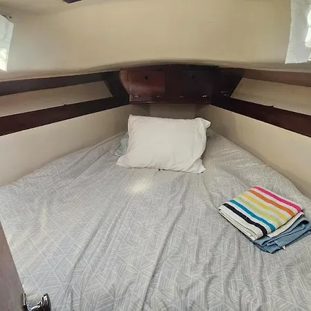 Hotel na wodzie Boat Puma 34