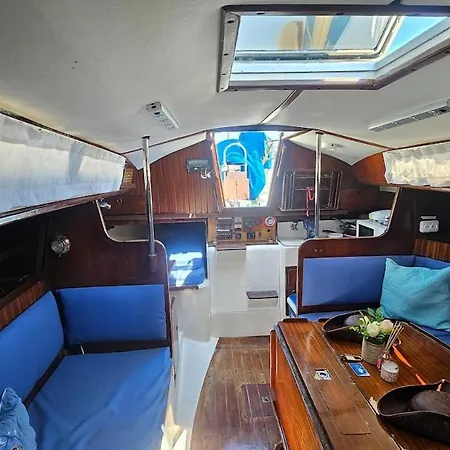 Boat Puma 34 船上ホテル リスボン