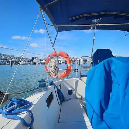 Boat Puma 34 Hotel en barco Lisboa