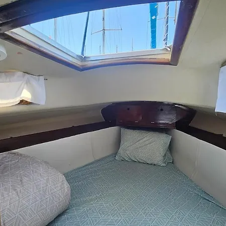 ספינת מלון Boat Puma 34 *